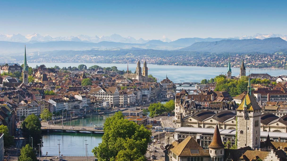 Vista sul centro storico di Zurigo