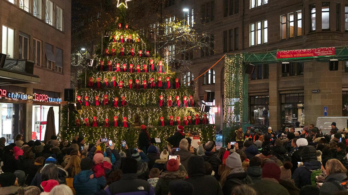 The Singing Christmas Tree und «Wiehnachtsmärt»