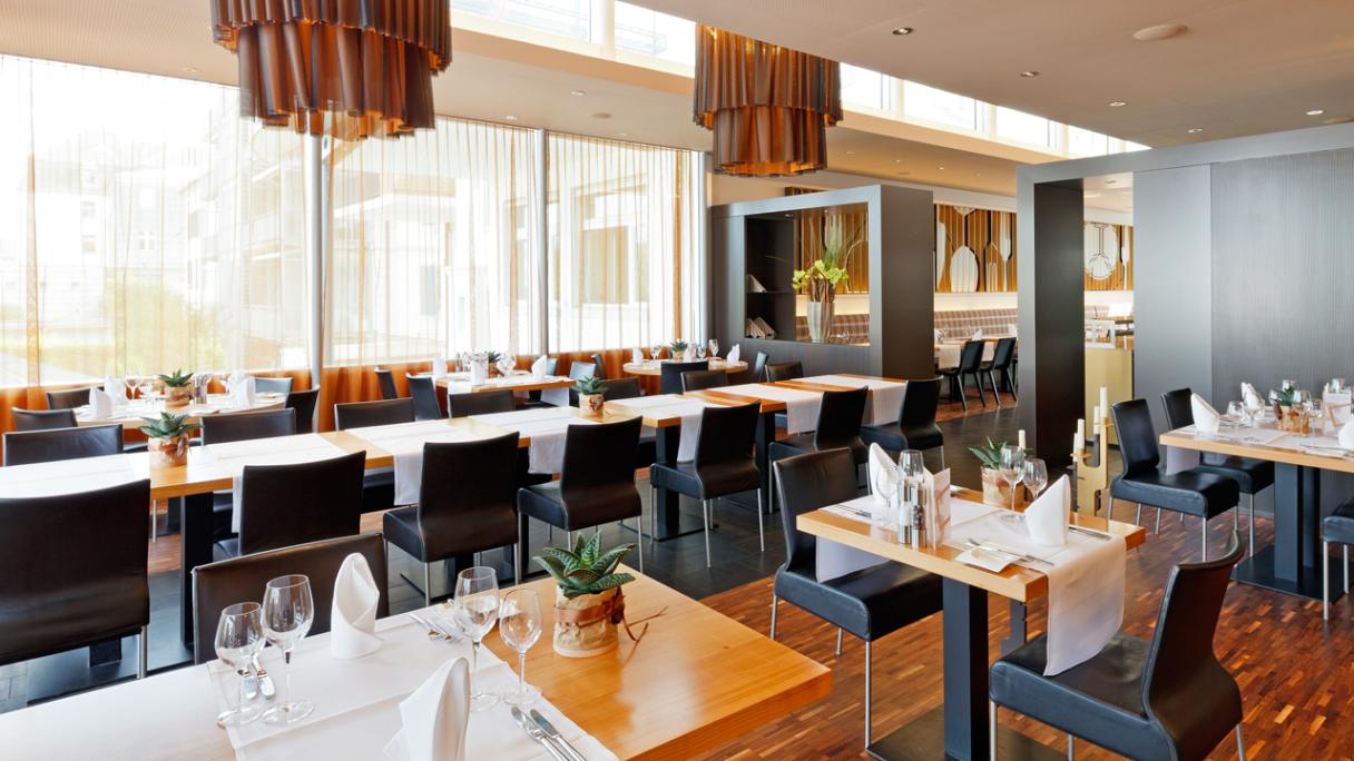 Restaurant de l'Hotel Sedartis au Lac de Zurich, vue de l'intérieur