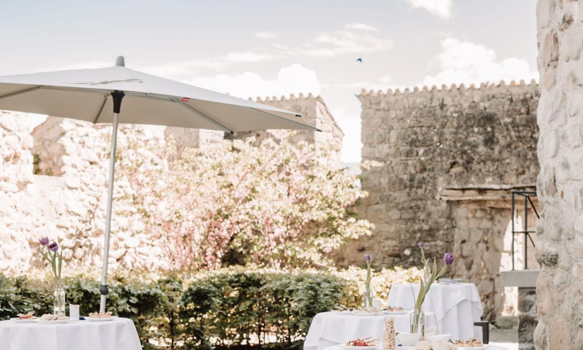 Schlosshof Hochzeit Apéro