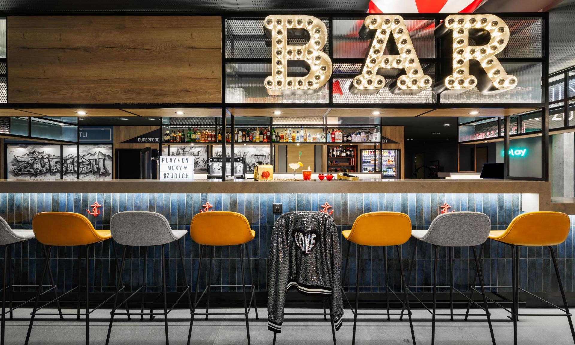 Moxy Bar
