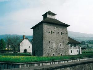 Schlossturm (Castle Tower) Pfäffikon , Exterior View