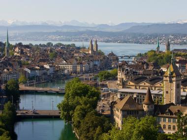 Zurich à vue d'oiseau du Musée National Suisse vers les alpes