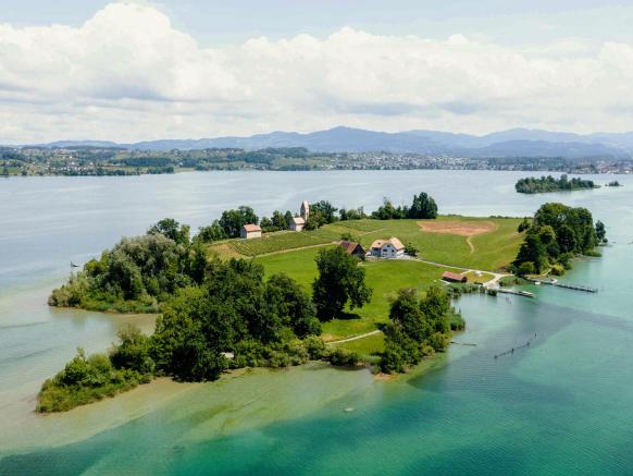 L'île d'Ufenau au bord du lac de Zurich