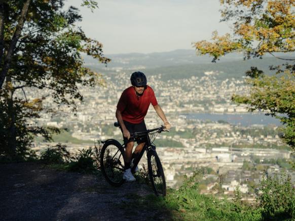 Matteo Biking in Zurich