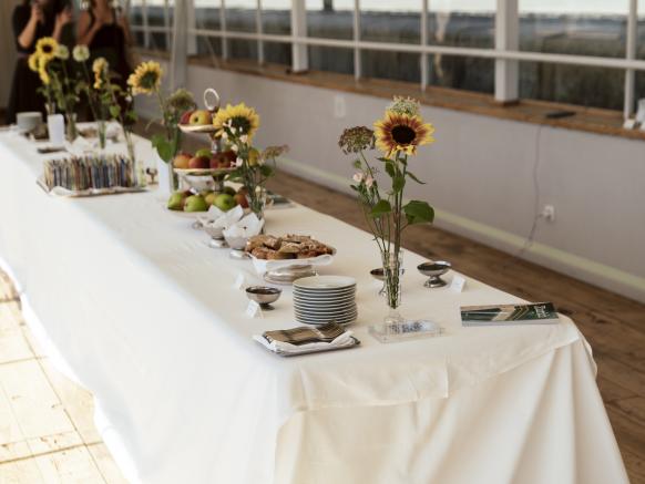 Sommerlicher Lunch am Medienanlass in Paris