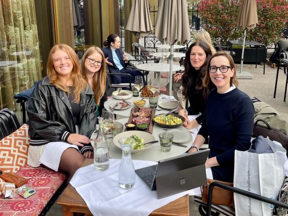 Besuch aus den USA beim Mittagessen